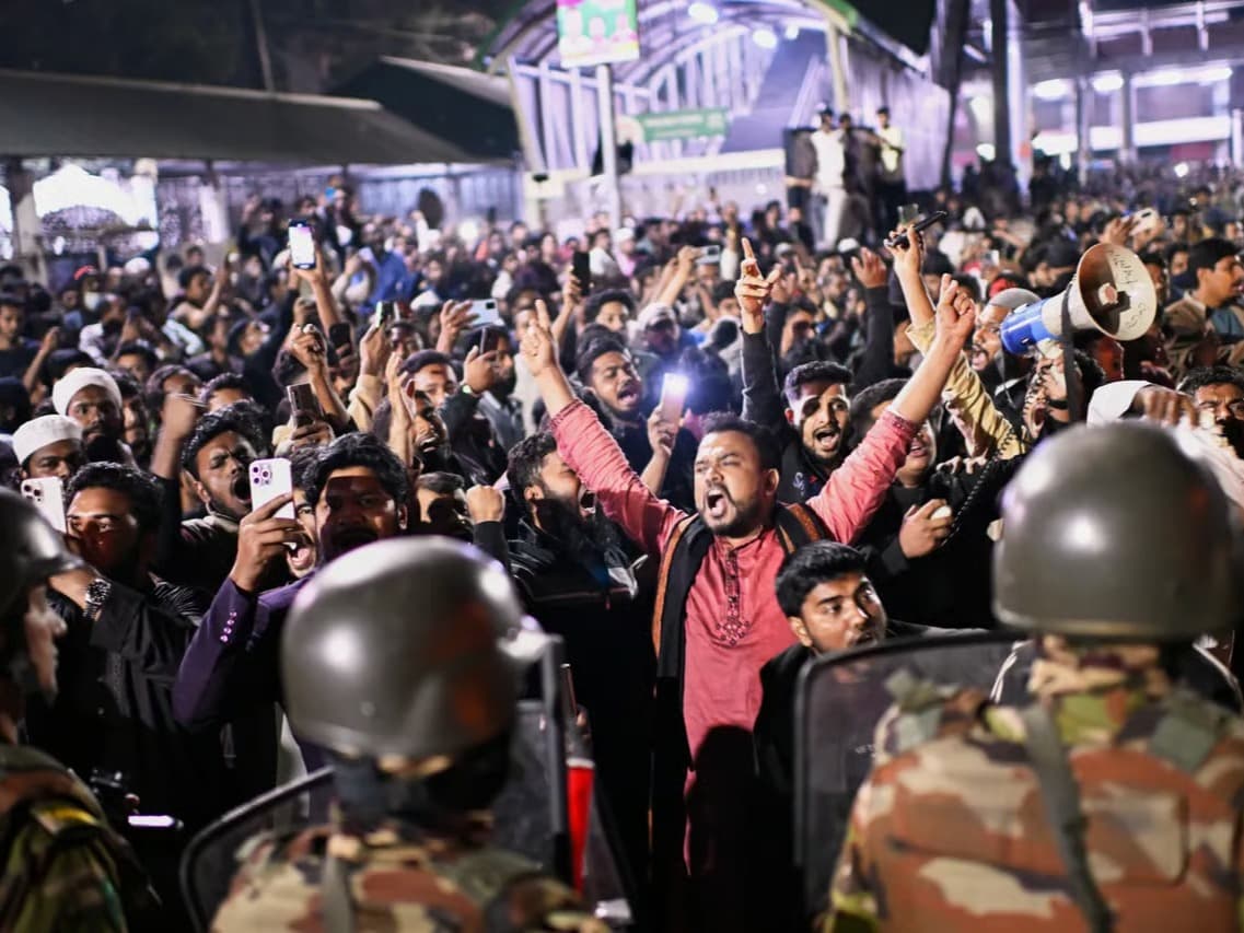 Bangladeş sokakları kaosa teslim!