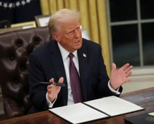 Trump Grönland'a hastane gemisi gönderecek