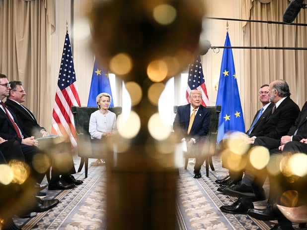 Brussels Signal: Avrupa Birliği ABD'ye nasıl teslim oldu?