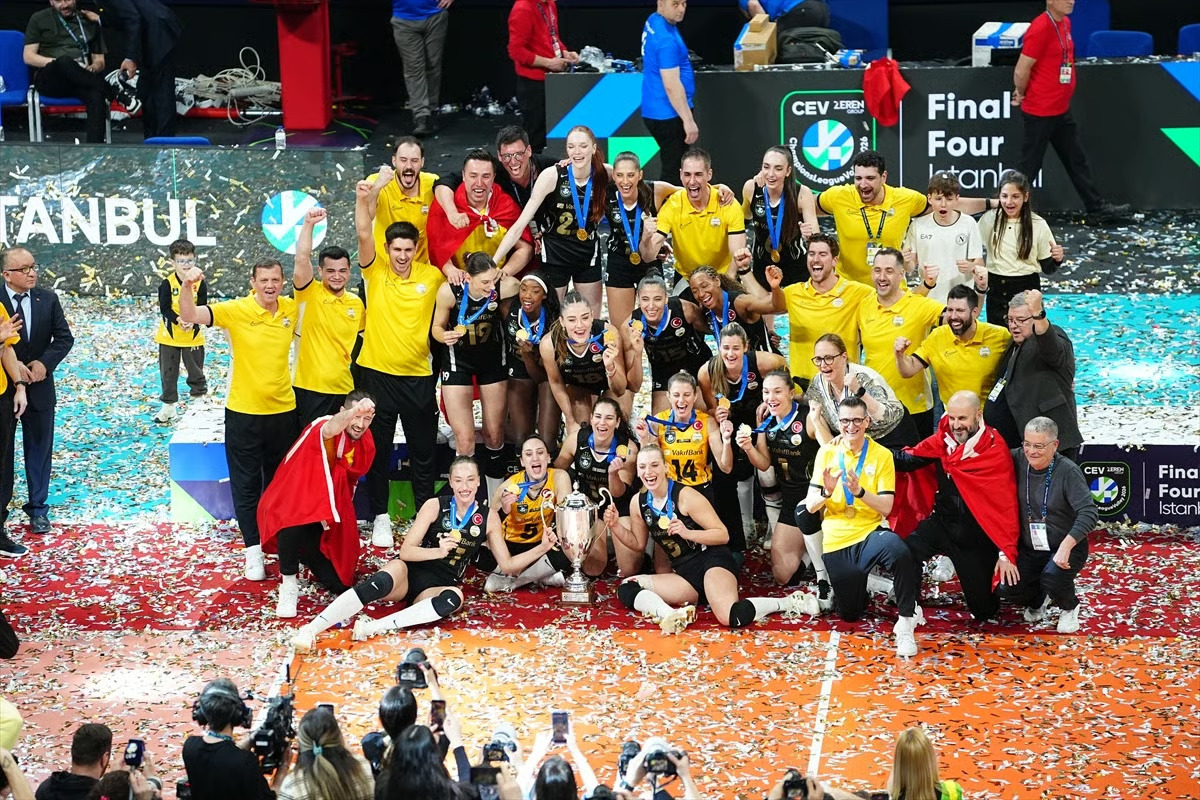Şampiyonlar Ligi'ndeki Türk finalinde zafer VakıfBank'ın