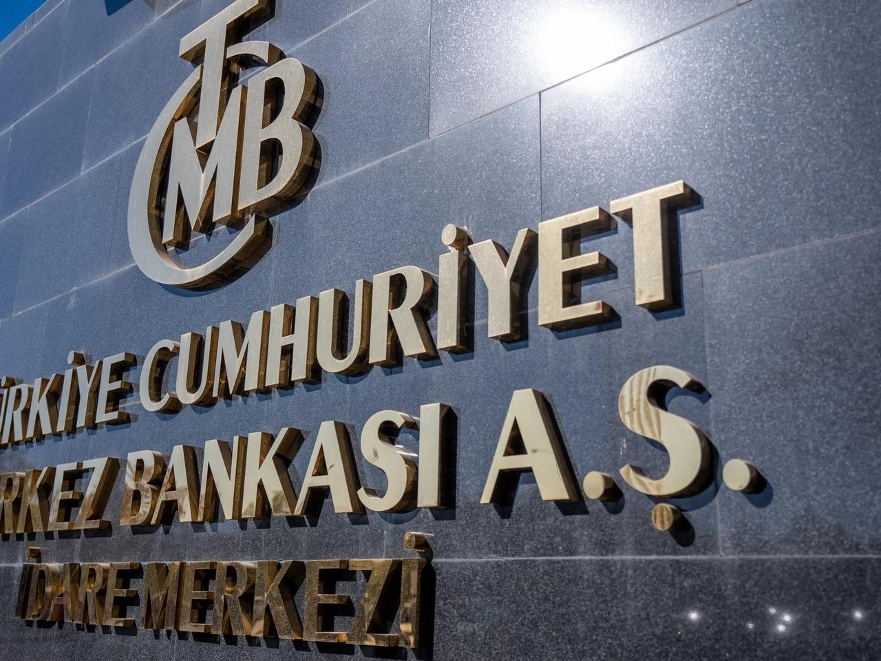 Fiyat istikrarı için sıkı para politikasına devam 