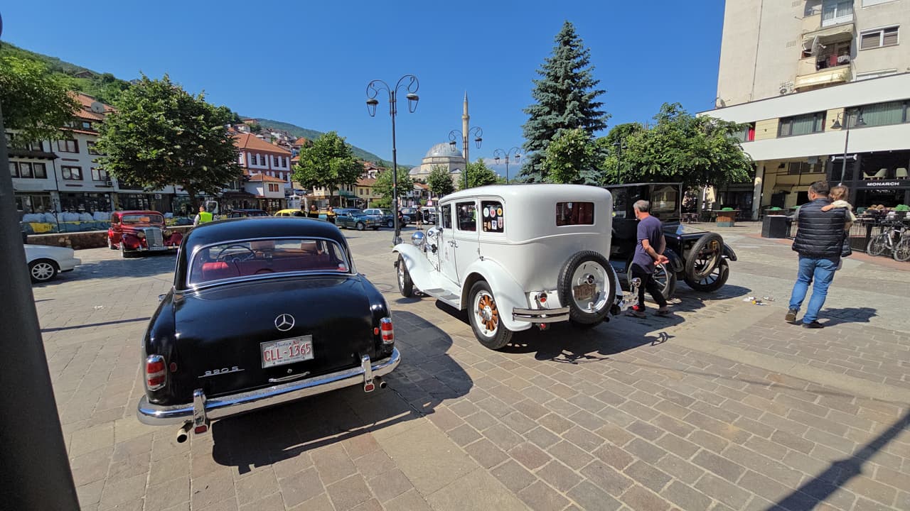 Kosova'da klasik otomobil festivaline büyük ilgi