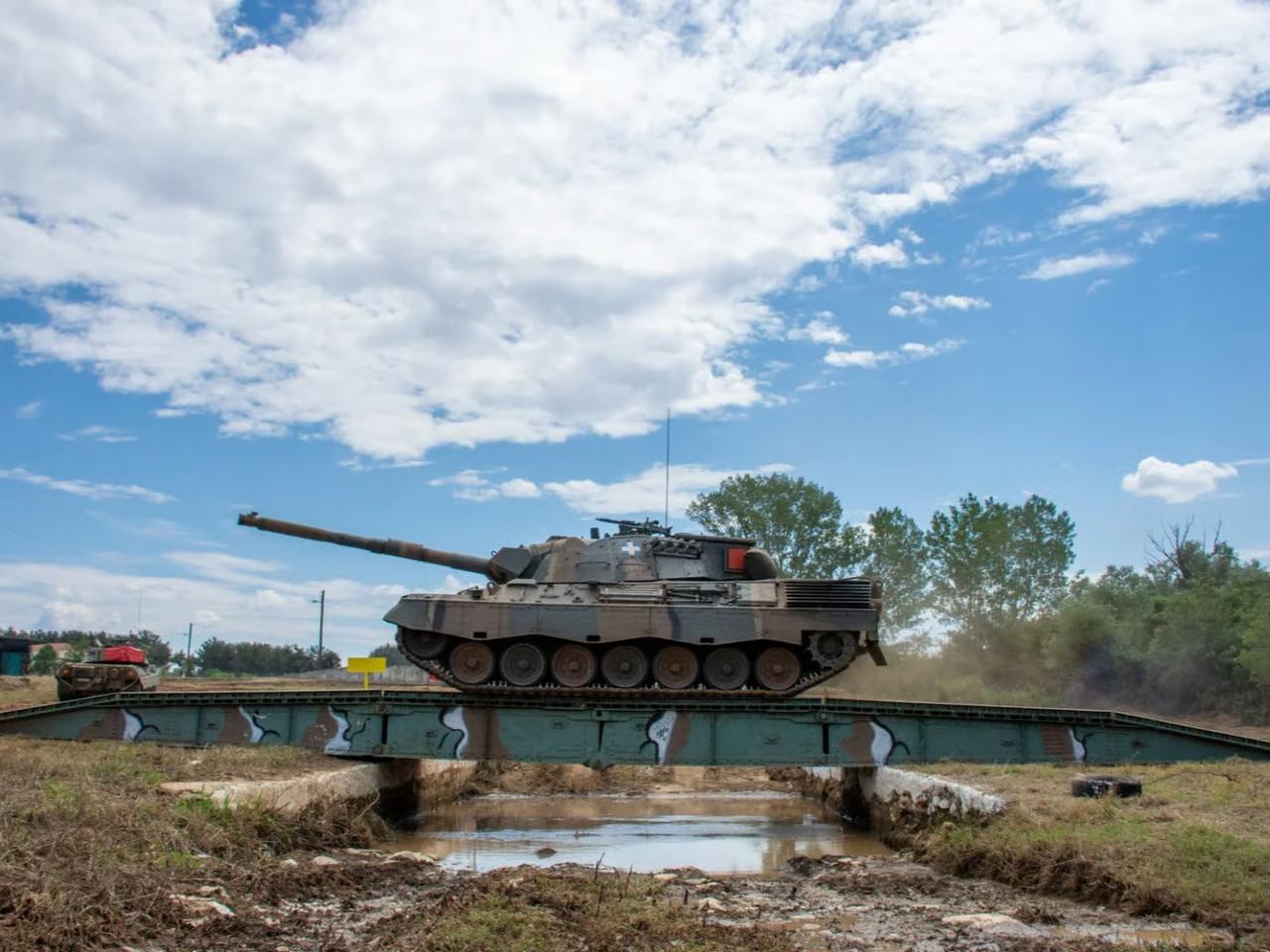 Yunanistan GKRY’ye tank devrine hazırlanıyor