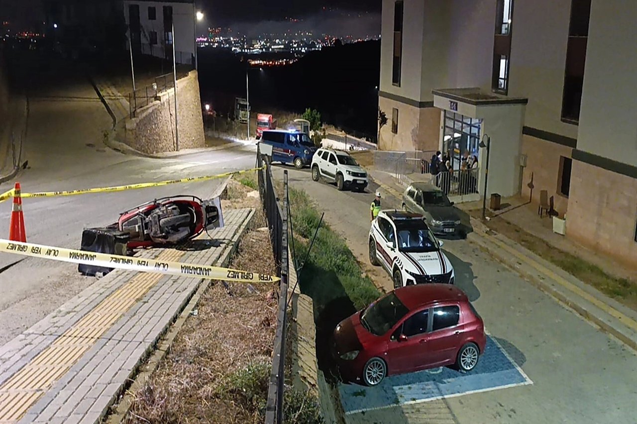 Kaldırıma çarpan motosiklette feci kaza: Anne karnındaki bebek öldü!
