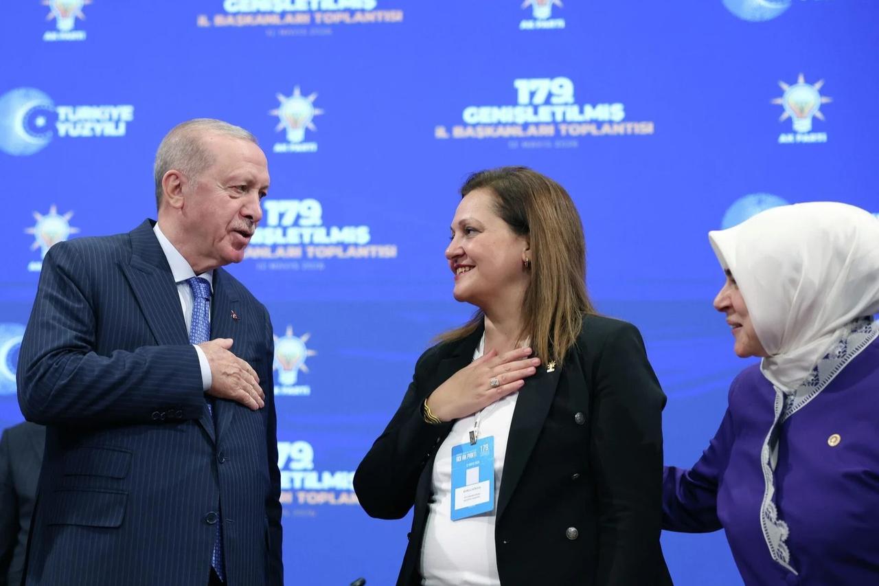 Cumhurbaşkanı Erdoğan'dan AK Parti'ye geçen Burcu Köksal'a tam destek! "Tehditlere aldırış etme"