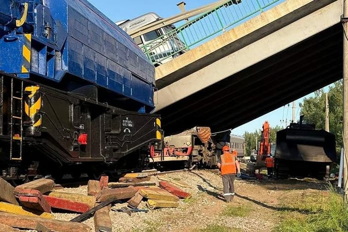 Bryansk’ta facia: Yolcu treninin üzerine köprü çöktü