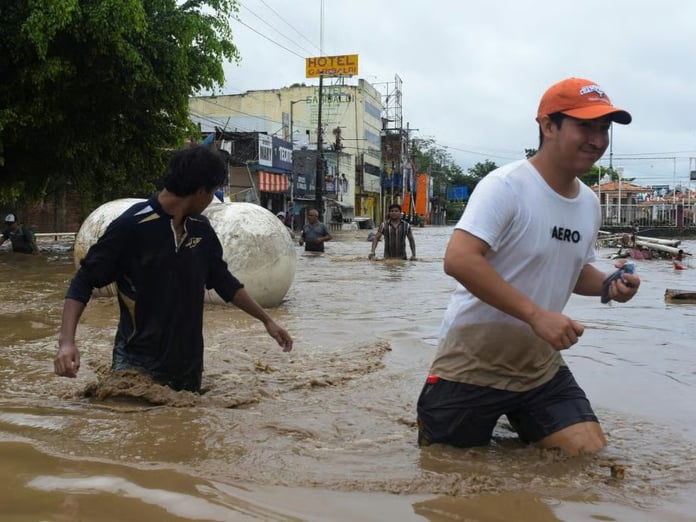 Meksika'da meydana gelen sel felaketinde 42 kişi hayatını kaybetti