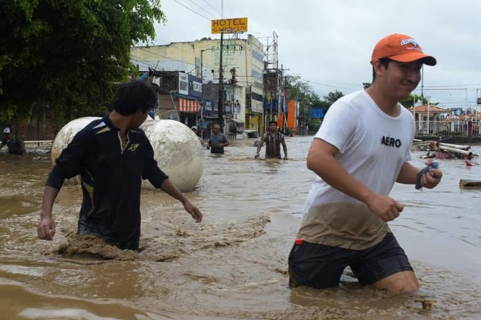 Meksika'da meydana gelen sel felaketinde 42 kişi hayatını kaybetti