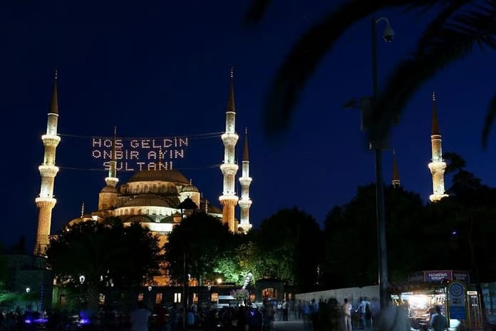 Bugün ne kandili? Diyanet ile Regaip Kandilinde okunacak dualar ve fazileti nedir?