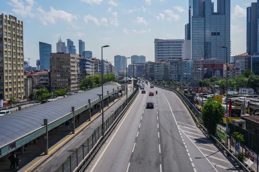 İstanbul trafiği nefes aldı! Yollar bomboş kaldı
