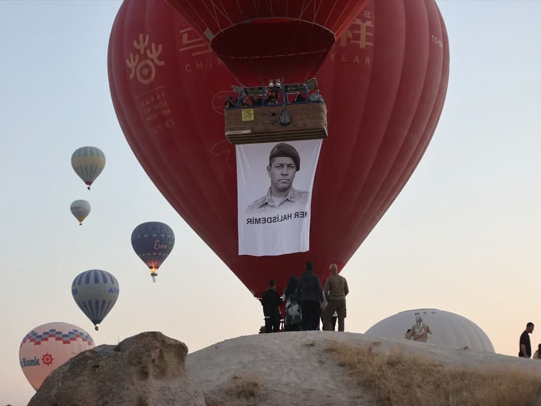 Sıcak hava balonları 15 Temmuz için havalandı