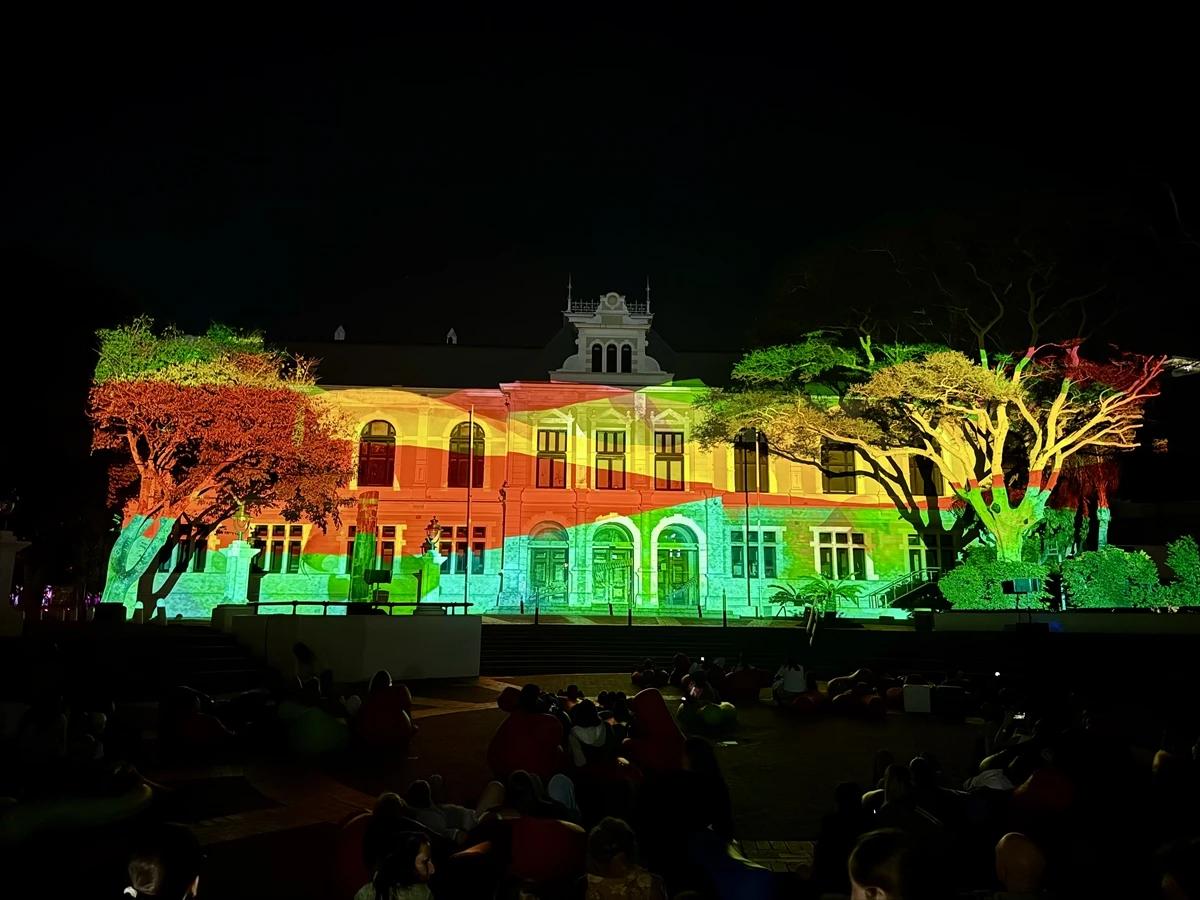 Cape Town'daki ışık festivali renkli görüntülere sahne oldu