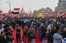 Basralılar İran'a düzenlenen saldırıları protesto etti