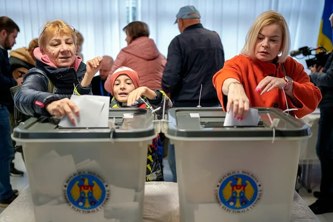 Moldava halkı parlamento seçimleri için sandık başında