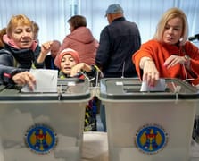 Moldava halkı parlamento seçimleri için sandık başında