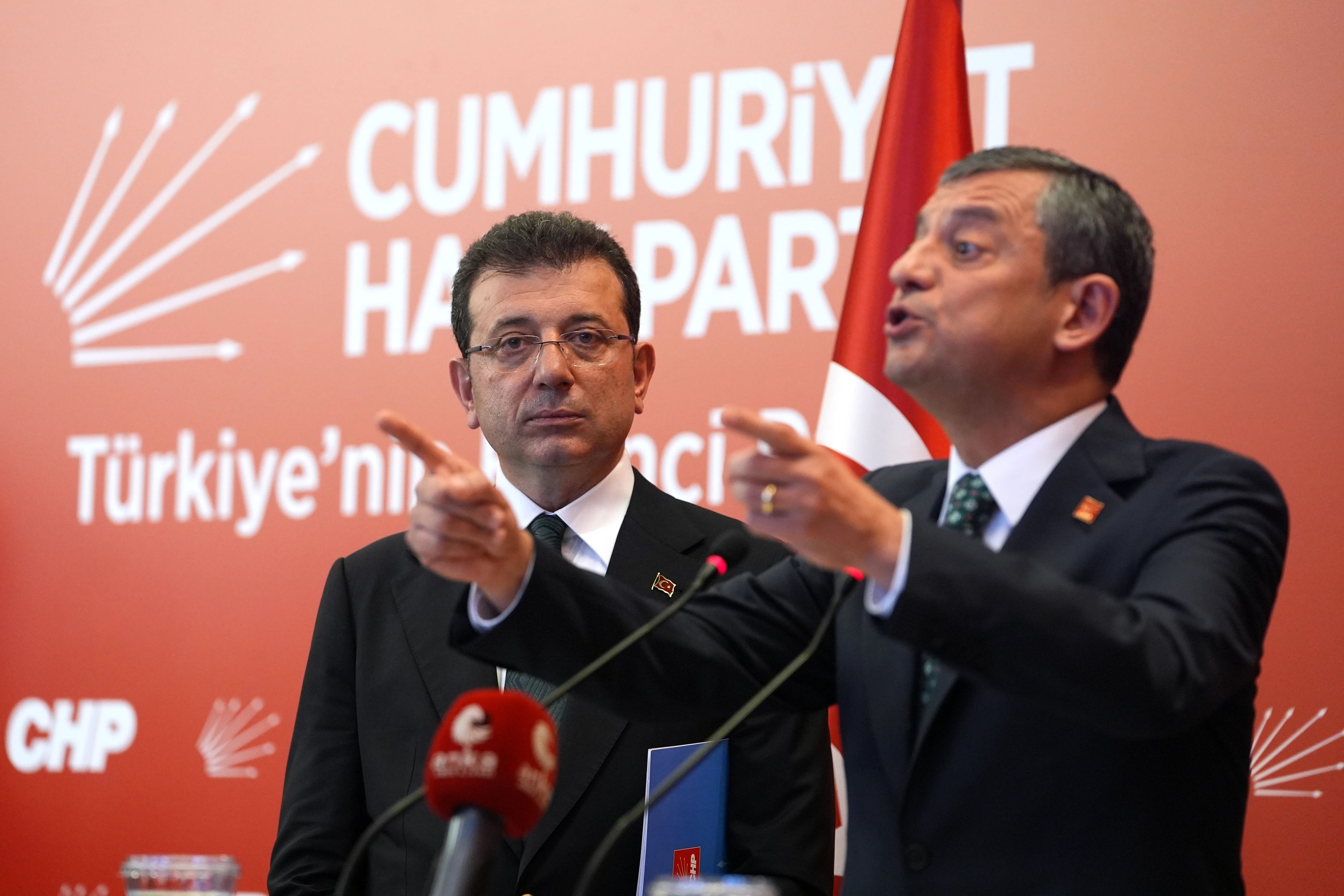 CHP'de kriz büyüyor: Özel olağanüstü kurultay kararı aldı