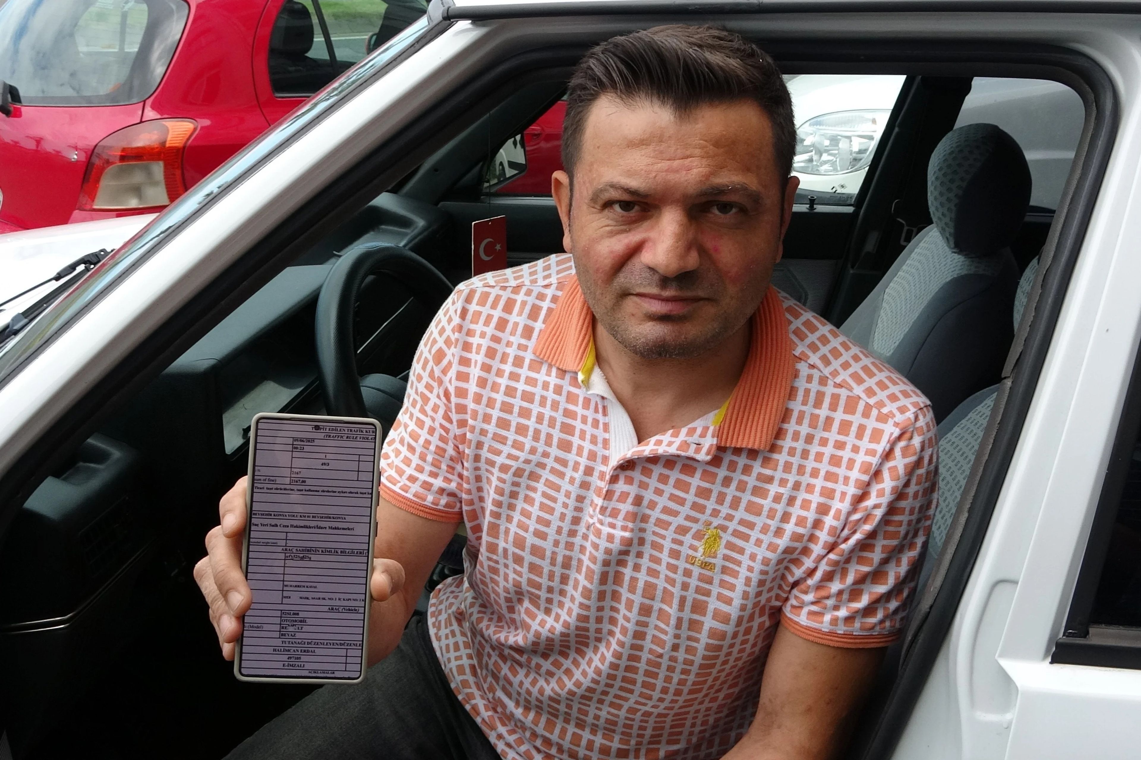 Park halindeki otomobile 800 km uzaktan trafik cezası yazıldı