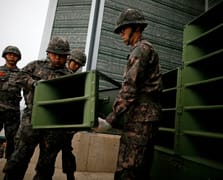 Güney Kore Kuzey'e karşı propaganda hoparlörlerini kaldırıyor