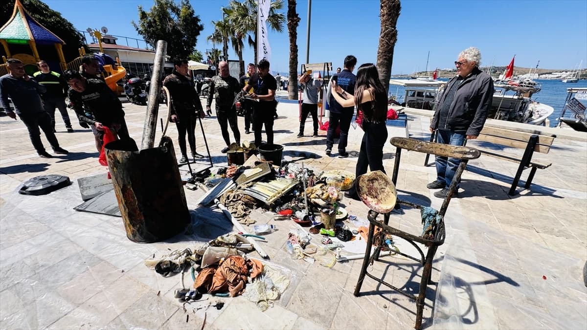 Bodrum'da deniz dibi temizliği: 250 kilogram atık çıkarıldı