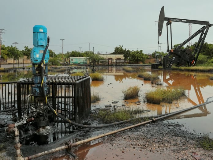 Venezuela parlamentosu yabancılara petrol satışını onayladı