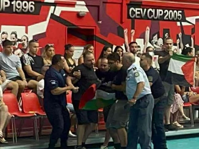 Atina'da Filistin gerilimi: Maçta gözaltı şoku