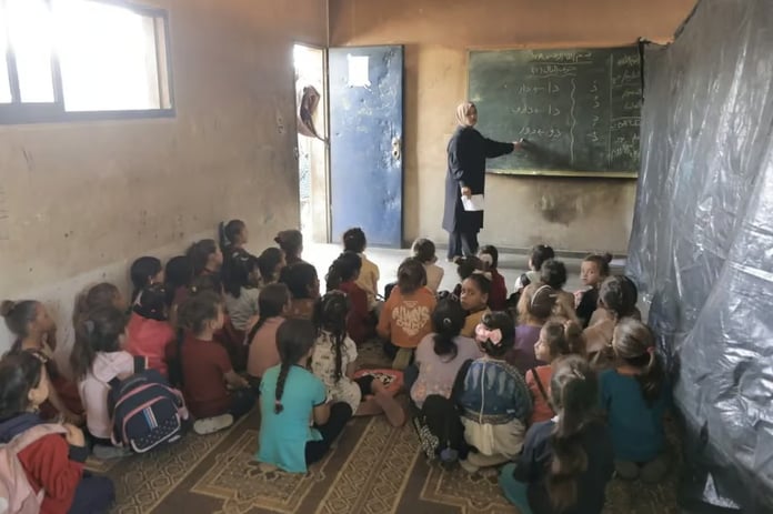 Gazze’de 300 bin öğrenci eğitime dönüyor: İsrail yardımları engelliyor