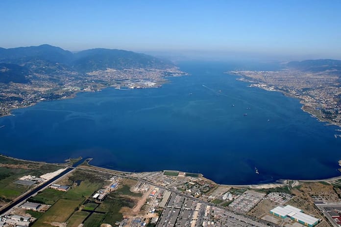 İzmit Körfezi dip çamuru temizliğiyle hayat buluyor: Balık popülasyonunda artış yaşandı.