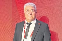 Tefecilik suçundan aldığı hapis cezası kesinleşti, göreve devam ediyor