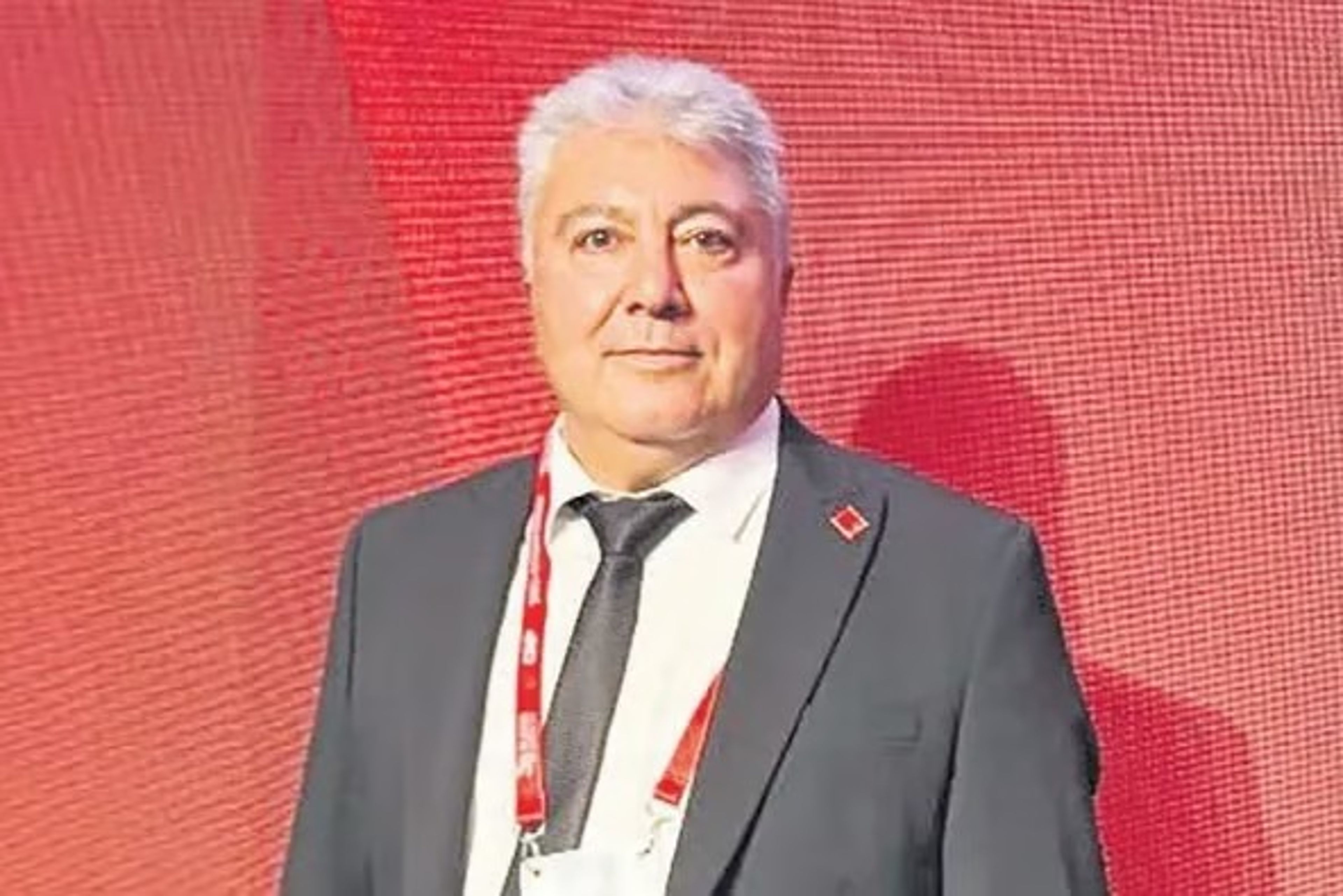 Tefecilik suçundan aldığı hapis cezası kesinleşti, göreve devam ediyor