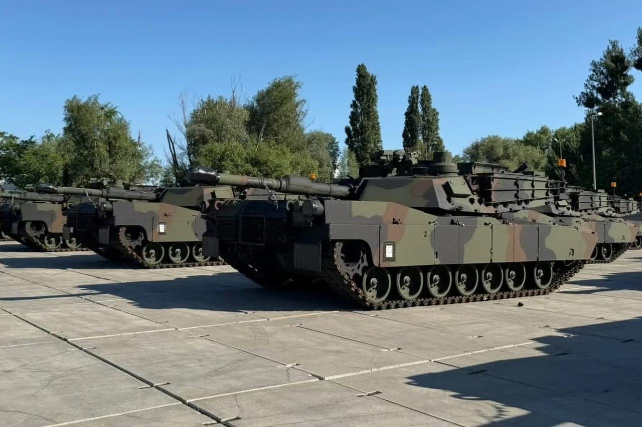 ABD, Polonya'ya yeni Abrams tankları teslim etti
