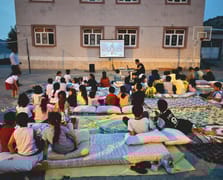 Öğrenciler için açık hava sinema etkinliği düzenlendi