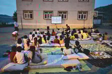 Öğrenciler için açık hava sinema etkinliği düzenlendi