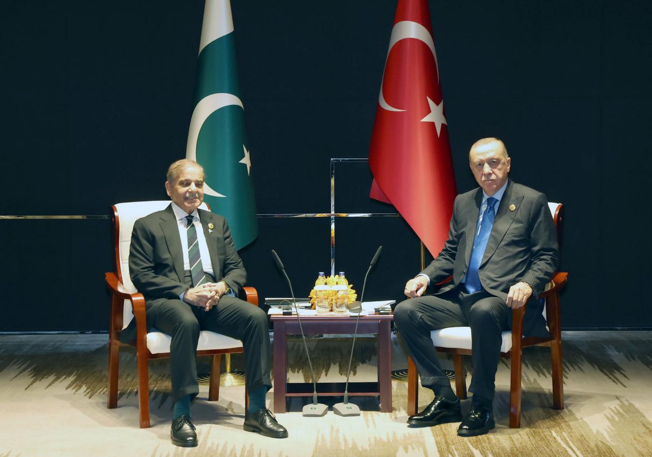 Cumhurbaşkanı Erdoğan ŞİÖ Zirvesi'nde liderlerle görüştü