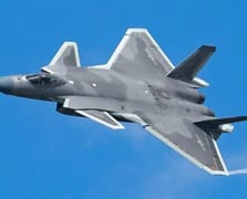 Çin, iki koltuklu J-20S stealth savaş uçağını hizmete hazırlıyor