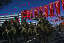 Vatan Caddesi'nde Cumhuriyet'in 102 yıllık gururu: İstanbul ayakta!