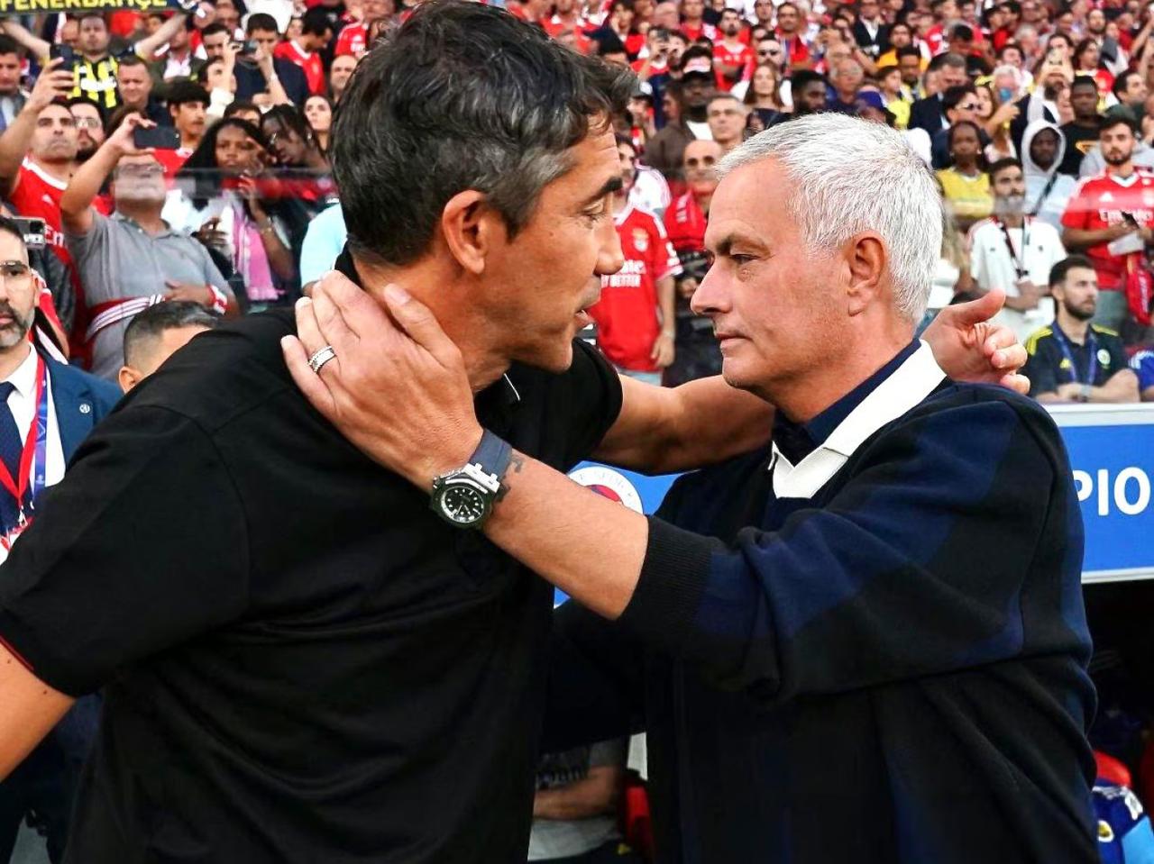 Bruno Lage gitti, Mourinho geliyor