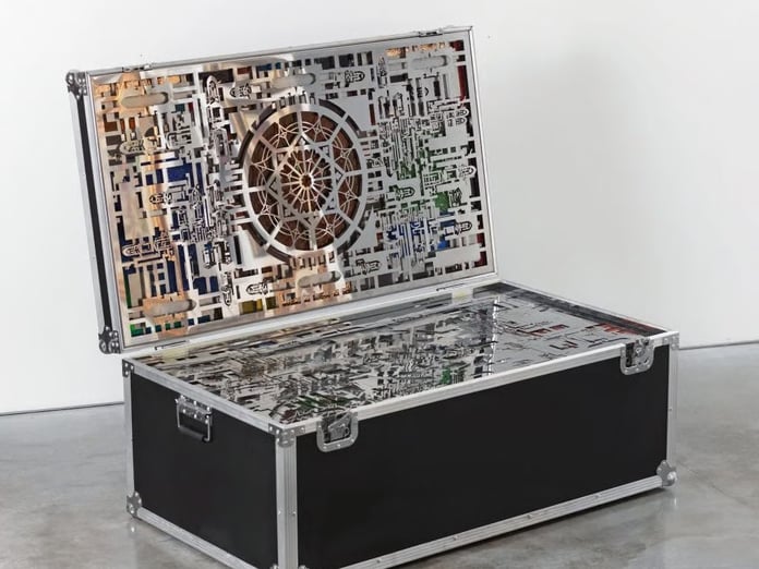 Bir sanatçı göçün duygusal ağırlığını nasıl şekillendiriyor: Görünmeyenlerin Bagajı