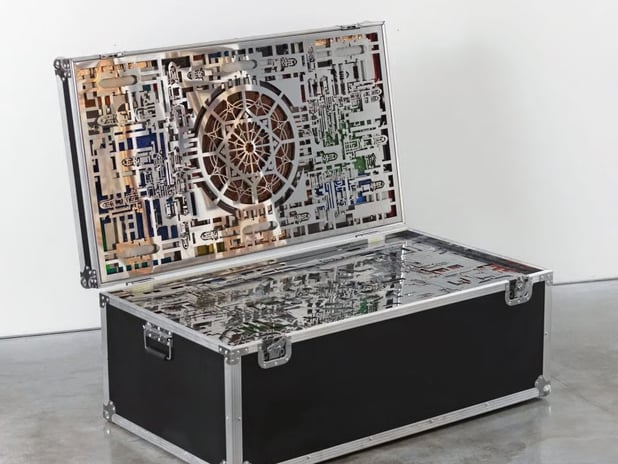 Bir sanatçı göçün duygusal ağırlığını nasıl şekillendiriyor: Görünmeyenlerin Bagajı