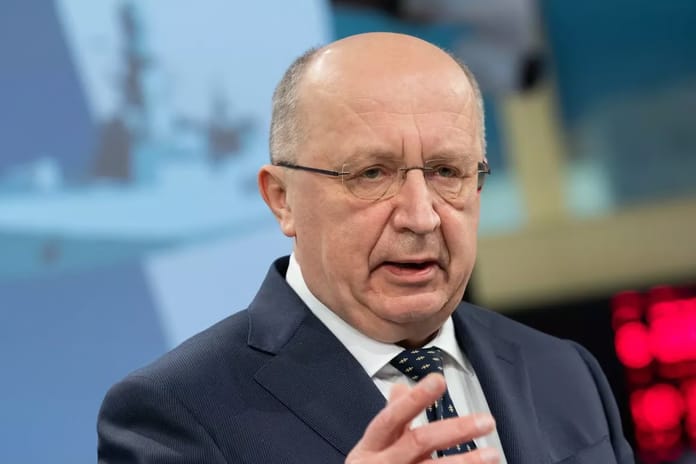 AB, Trump Putin’i ikna edemezse Ukrayna’ya askeri yardımı iki katına çıkaracak