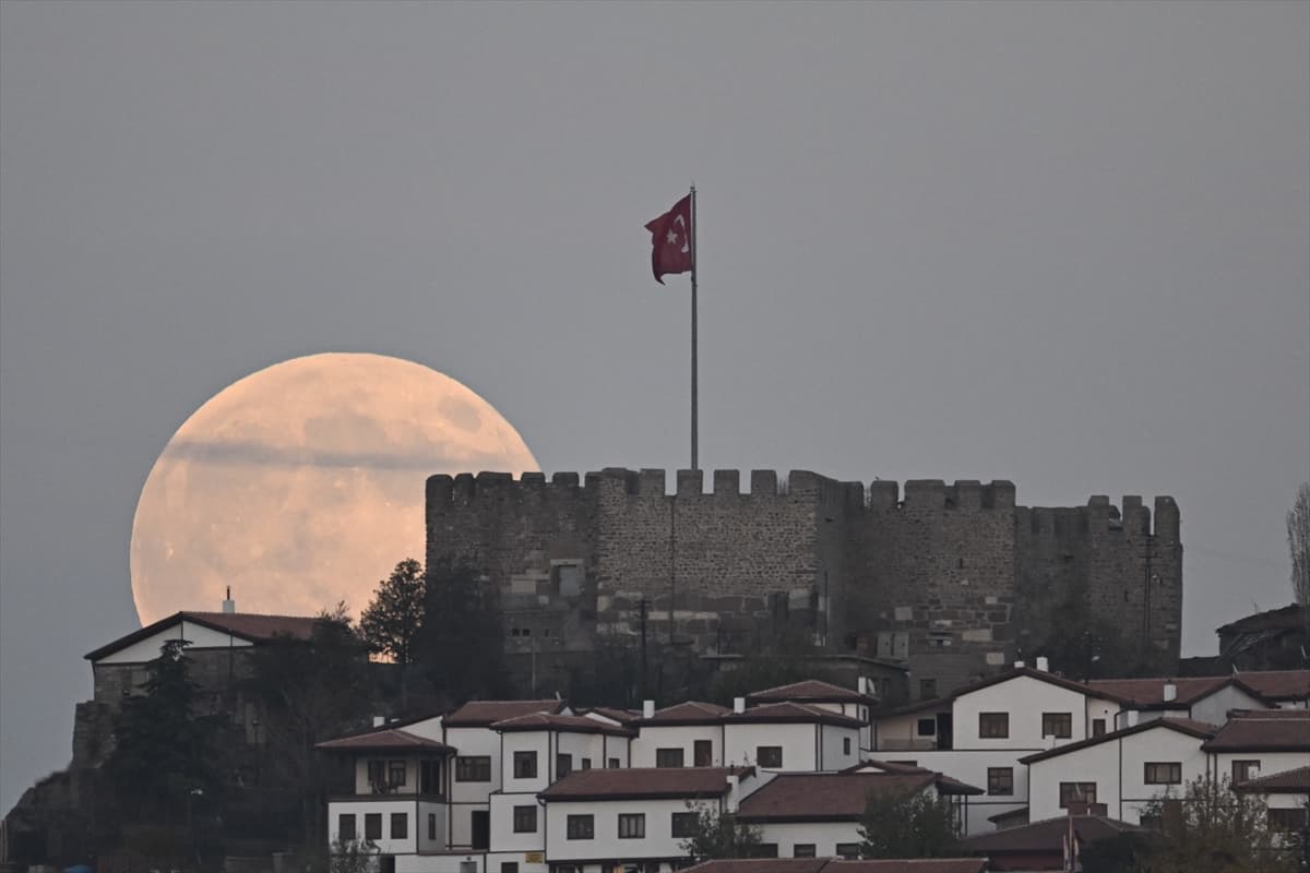 Türkiye'nin farklı şehirlerinde dolunay