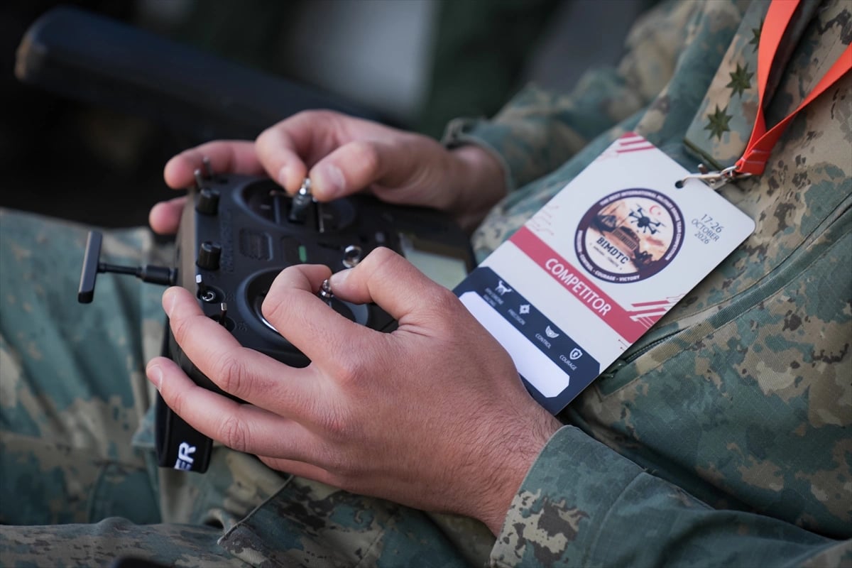 Kara Kuvvetlerinden bir ilk: En İyi Askeri Uçangöz Takımı yarışması sürüyor
