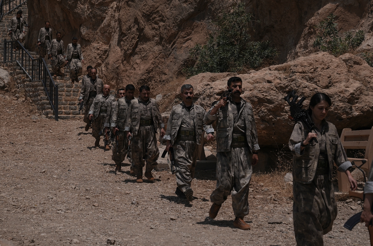 PKK'dan bir grup silahlarını imha etti