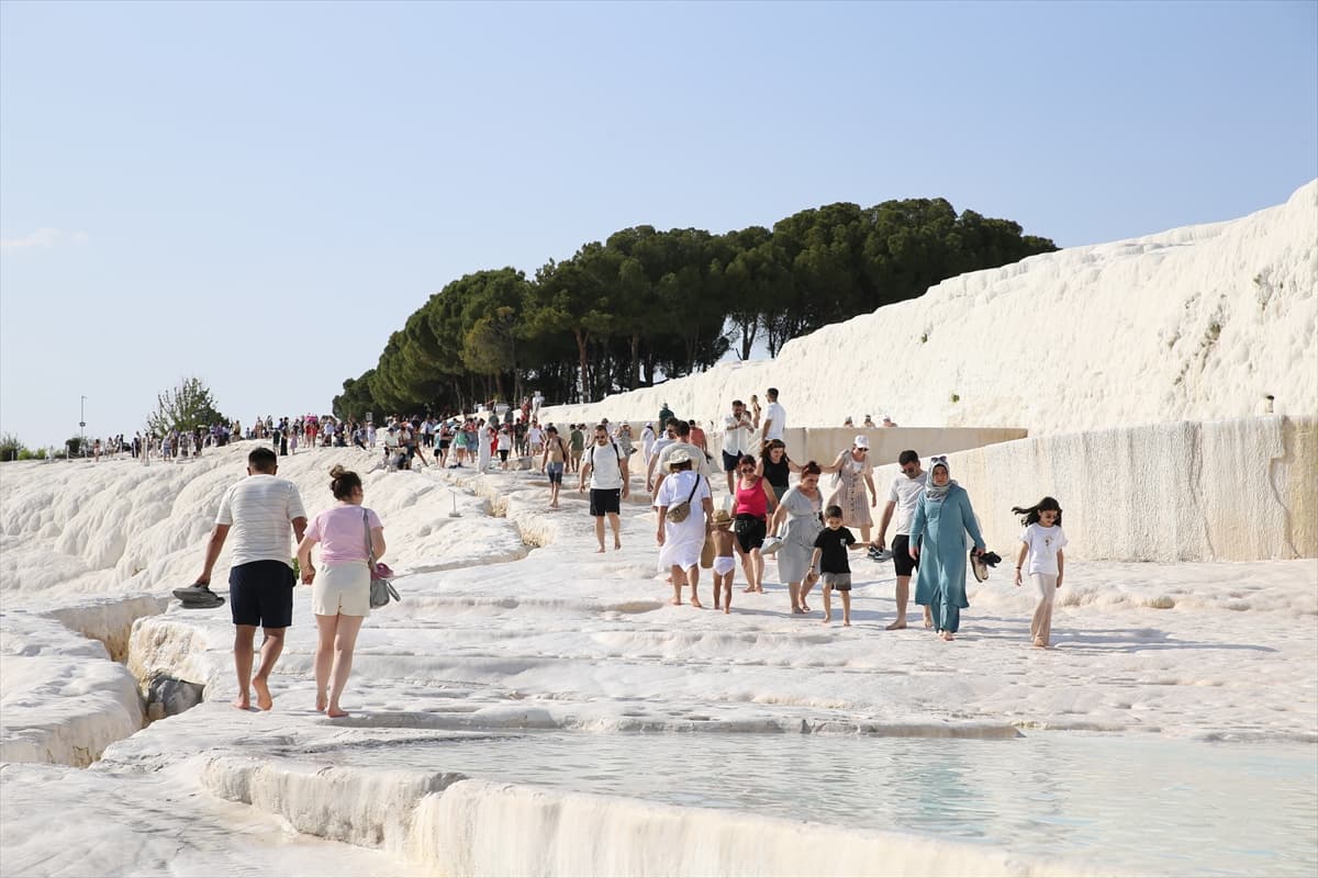 Pamukkale'yi, Kurban Bayramı'nda 53 binden fazla turist ziyaret etti