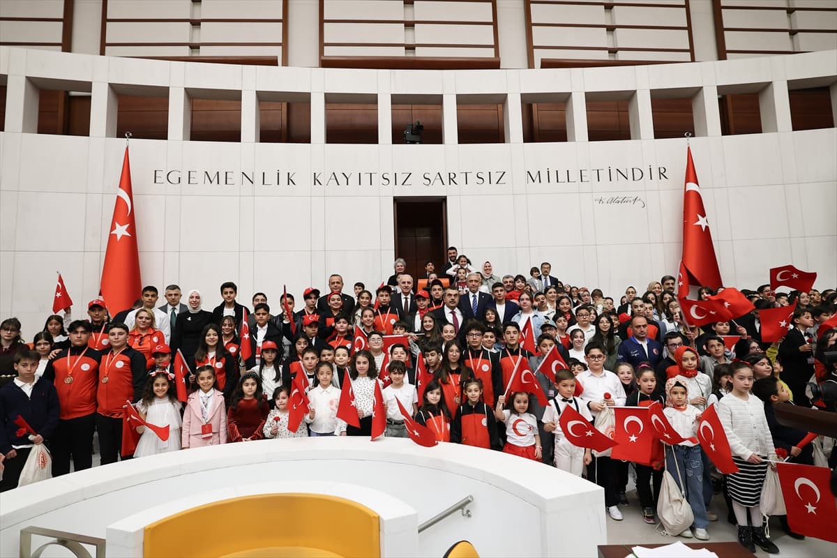 Gazi Meclis’te çocukların günü: "Savaş, korku ve gözyaşı istemiyoruz"