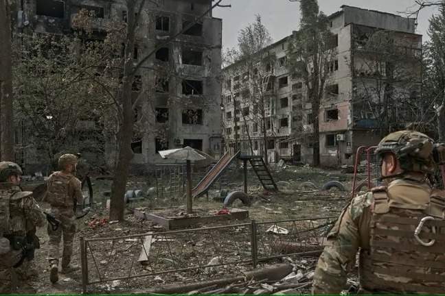 Ukraine Masses 110,000 Troops Near Key Russian Front 