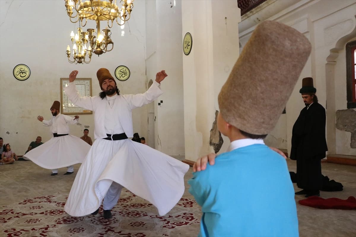 “Sema bir dans gösterisi değil”