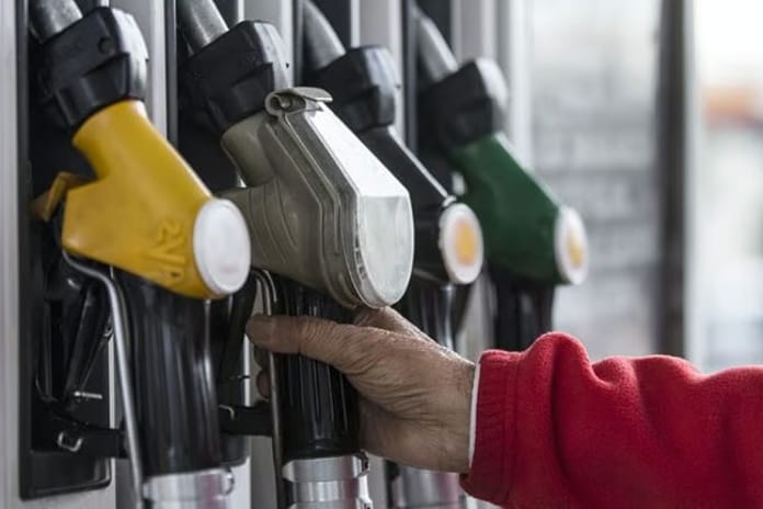 Benzin fiyatlarına 1 TL 15 kuruş zam geldi: İşte yeni fiyatlar