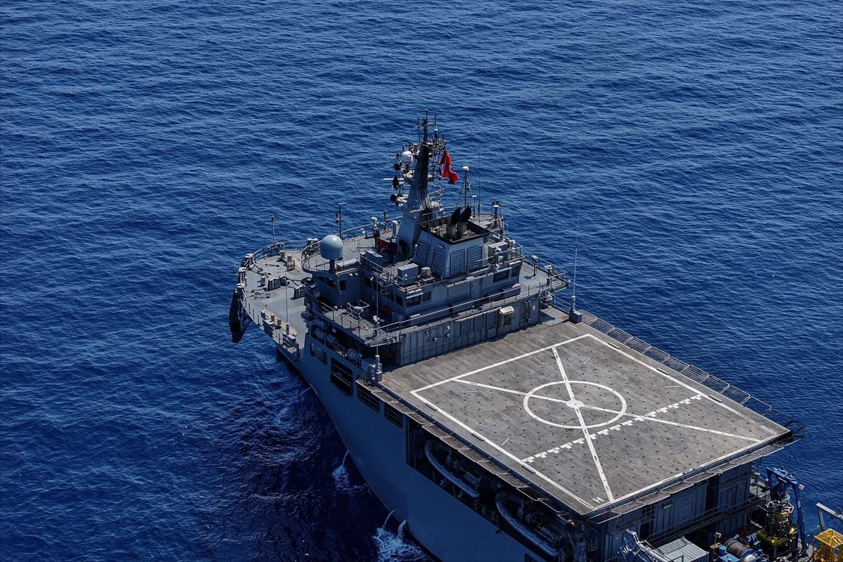 Girne'de batan feribotun arama çalışmaları TCG Alemdar'da görüntülendi