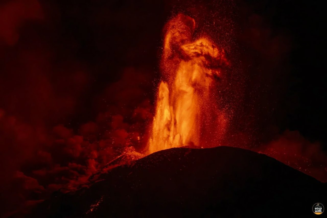 Etna Yanardağı yeniden faaliyete geçti