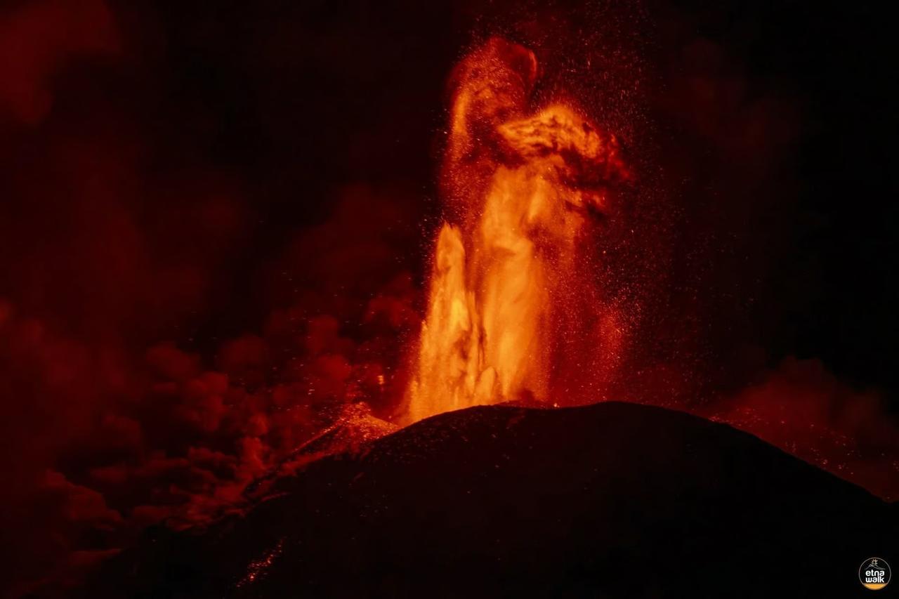 Etna Yanardağı yeniden faaliyete geçti